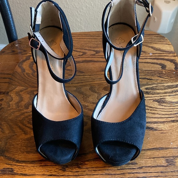 Black Heels - Picture 2 of 4